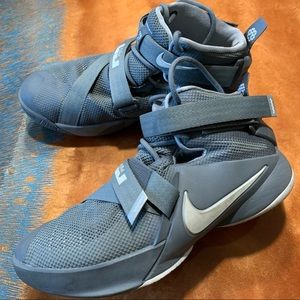 Nike LeBron Soldier 9 Basketball Shoes grey white